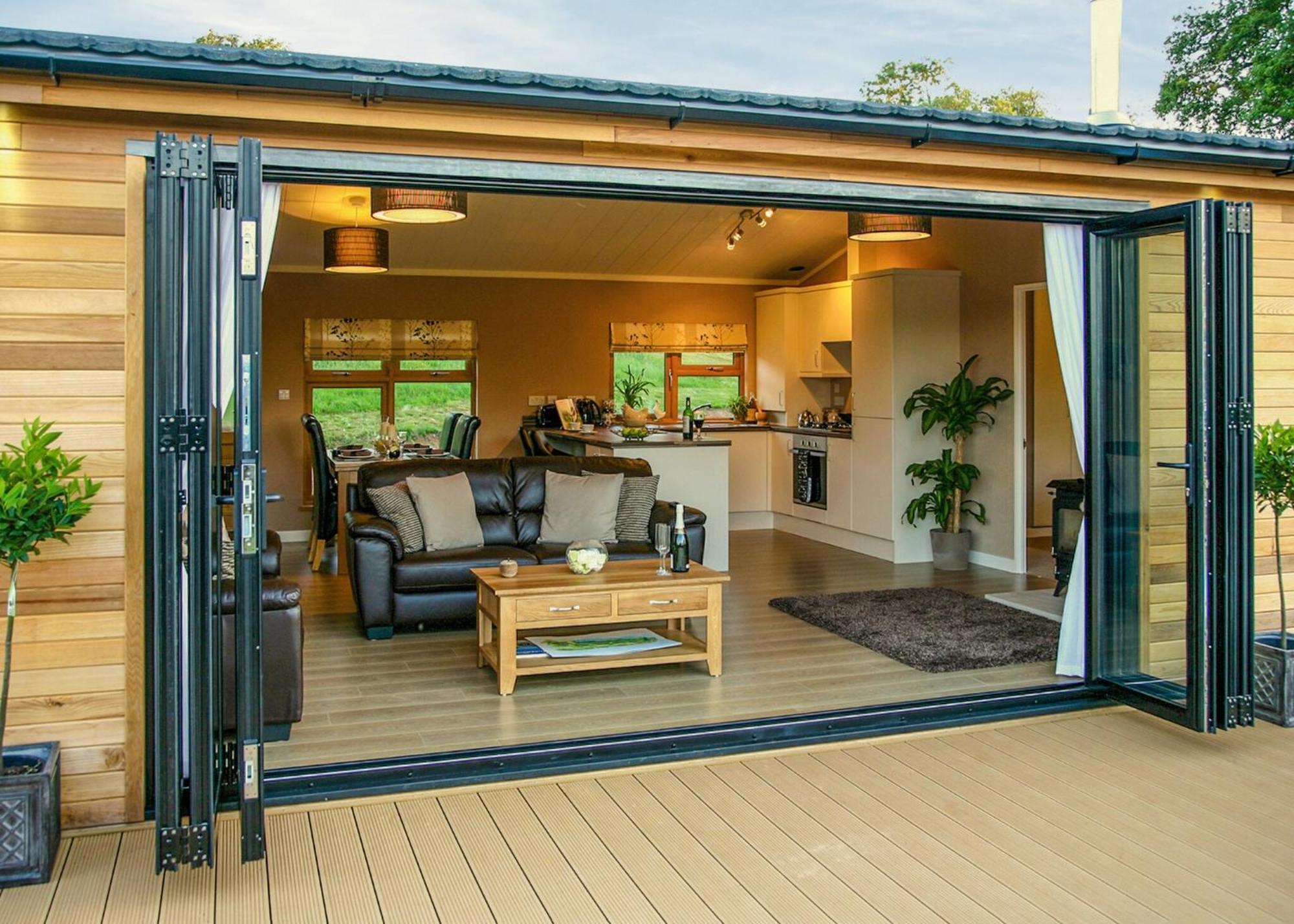 Upton Lakes Lodges Cullompton Room photo