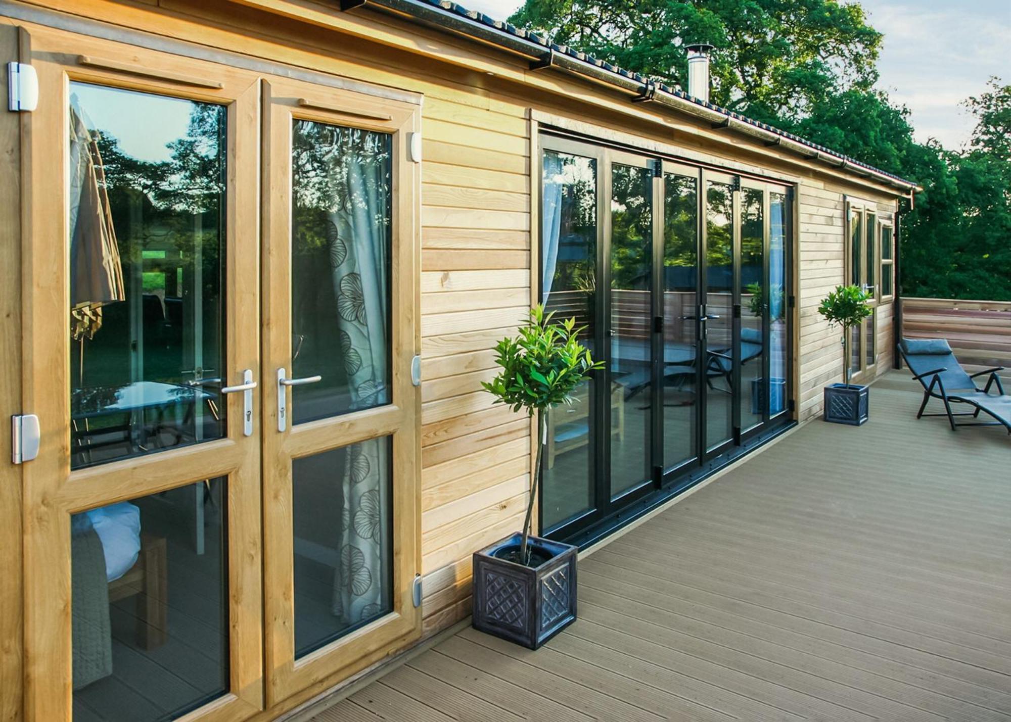 Upton Lakes Lodges Cullompton Room photo